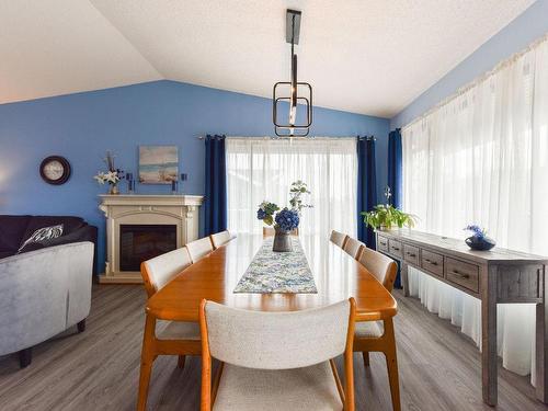 2513 Dartmouth Drive, Penticton, BC - Indoor Photo Showing Dining Room