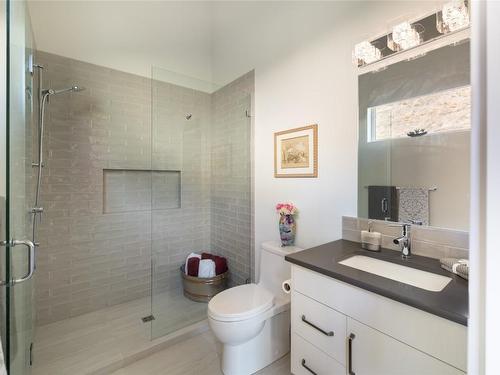 3605 Boxwood Road, Kelowna, BC - Indoor Photo Showing Bathroom