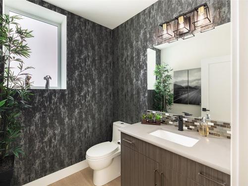 3605 Boxwood Road, Kelowna, BC - Indoor Photo Showing Bathroom