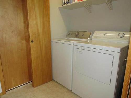 916 Invermere Crt, Kamloops, BC - Indoor Photo Showing Laundry Room