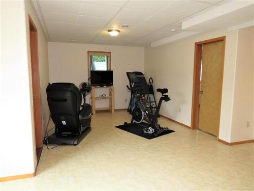916 Invermere Crt, Kamloops, BC - Indoor Photo Showing Gym Room
