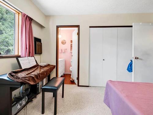 75 Jenkins Rd, Clearwater, BC - Indoor Photo Showing Bedroom