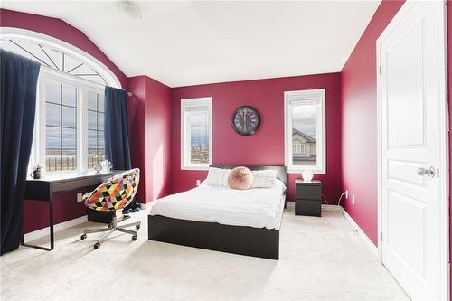82 Lampman Drive, Grimsby, ON - Indoor Photo Showing Bedroom