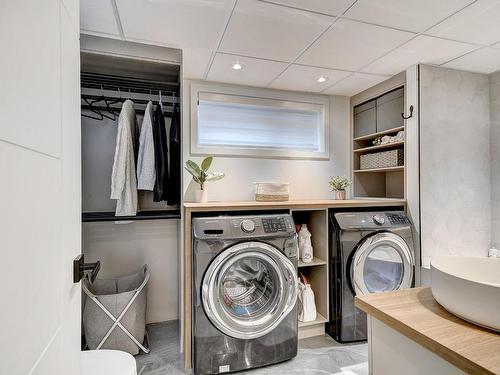 Bathroom - 14 Rue Matte, Saint-Constant, QC - Indoor Photo Showing Laundry Room