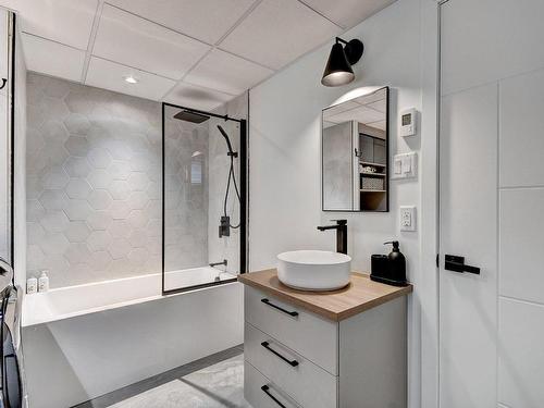 Salle de bains - 14 Rue Matte, Saint-Constant, QC - Indoor Photo Showing Bathroom