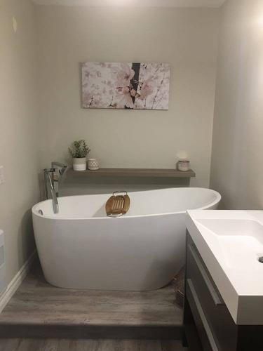 Salle de bains - 994 Rue Grandmaison, Gatineau (Buckingham), QC - Indoor Photo Showing Bathroom