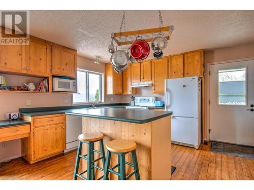 6945 Rugg Road, Vernon, BC - Indoor Photo Showing Kitchen