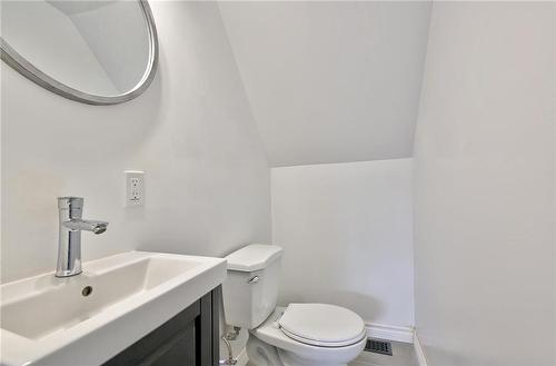 111 Gibson Avenue|Unit #B, Hamilton, ON - Indoor Photo Showing Bathroom