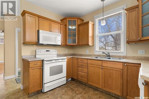 2425 Lindsay Street, Regina, SK - Indoor Photo Showing Kitchen With Double Sink