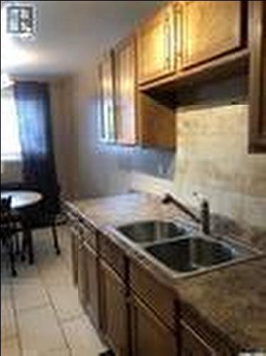 5 365 Angus Street, Regina, SK - Indoor Photo Showing Kitchen With Double Sink