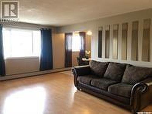 5 365 Angus Street, Regina, SK - Indoor Photo Showing Living Room