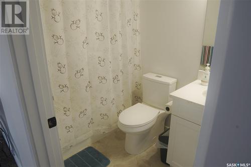 402 Chelsom Manor, Saskatoon, SK - Indoor Photo Showing Bathroom