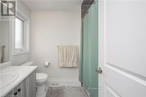 37 Cottonwood Cres, Welland, ON - Indoor Photo Showing Bathroom