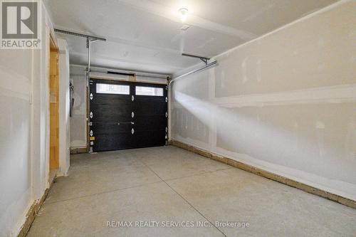 27 - 120 Court Drive, Brant, ON - Indoor Photo Showing Garage