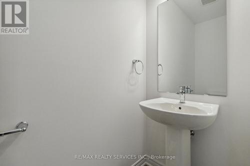 27 - 120 Court Drive, Brant, ON - Indoor Photo Showing Bathroom