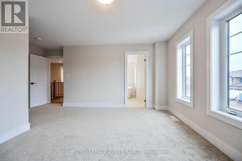 68 Starfire Cres, Hamilton, ON - Indoor Photo Showing Other Room