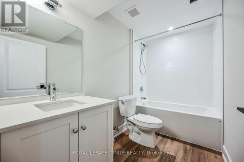 68 Starfire Cres, Hamilton, ON - Indoor Photo Showing Bathroom