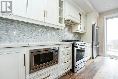 68 Starfire Cres, Hamilton, ON - Indoor Photo Showing Kitchen With Upgraded Kitchen