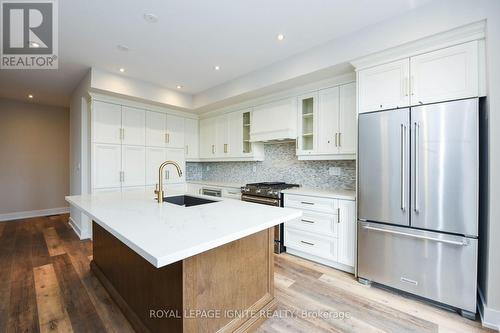 68 Starfire Cres, Hamilton, ON - Indoor Photo Showing Kitchen With Upgraded Kitchen
