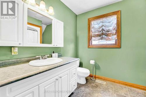 6398 Orchard Ave, Niagara Falls, ON - Indoor Photo Showing Bathroom