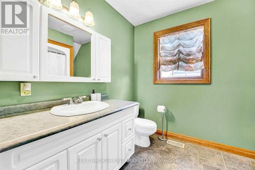 6398 Orchard Avenue, Niagara Falls, ON - Indoor Photo Showing Bathroom