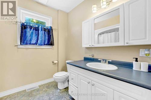 6398 Orchard Ave, Niagara Falls, ON - Indoor Photo Showing Bathroom