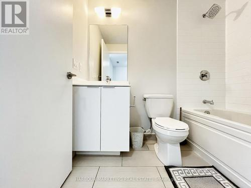 4104 - 20 Shore Breeze Drive, Toronto, ON - Indoor Photo Showing Bathroom