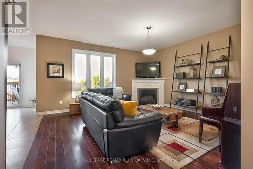 5 Corbin St, St. Catharines, ON - Indoor Photo Showing Living Room With Fireplace