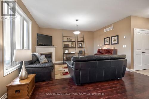 5 Corbin St, St. Catharines, ON - Indoor Photo Showing Living Room With Fireplace