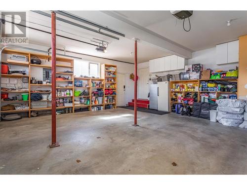 1720 Simpson Court, Kelowna, BC - Indoor Photo Showing Garage
