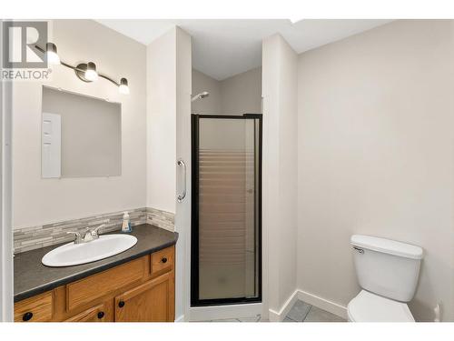 1038 11 Avenue Unit# 13, Vernon, BC - Indoor Photo Showing Bathroom