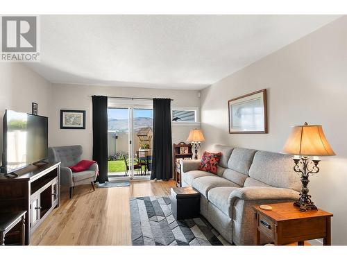 1038 11 Avenue Unit# 13, Vernon, BC - Indoor Photo Showing Living Room