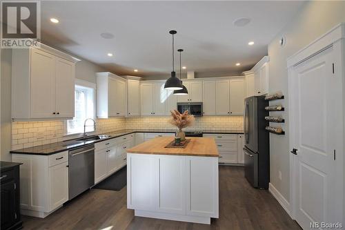 344 Lakeside Road, Hampton, NB - Indoor Photo Showing Kitchen With Upgraded Kitchen