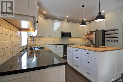 344 Lakeside Road, Hampton, NB - Indoor Photo Showing Kitchen With Upgraded Kitchen