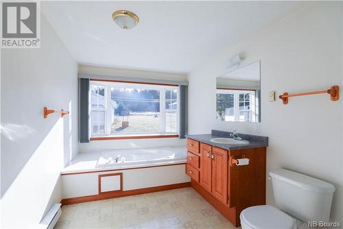 183 Maces Bay Road, Maces Bay, NB - Indoor Photo Showing Bathroom