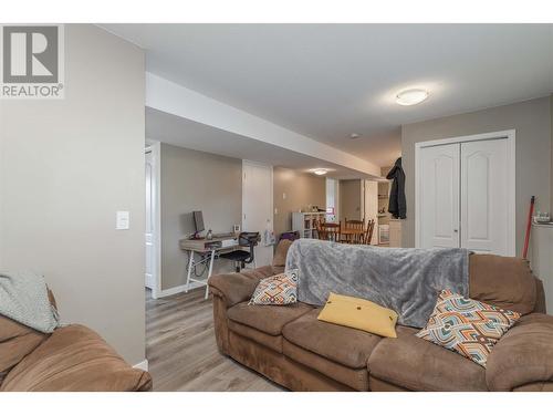 885 Walrod Street, Kelowna, BC - Indoor Photo Showing Living Room