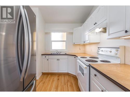 885 Walrod Street, Kelowna, BC - Indoor Photo Showing Kitchen With Double Sink