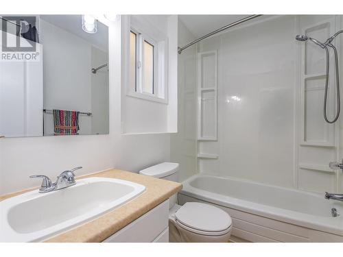 885 Walrod Street, Kelowna, BC - Indoor Photo Showing Bathroom