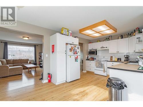 885 Walrod Street, Kelowna, BC - Indoor Photo Showing Kitchen