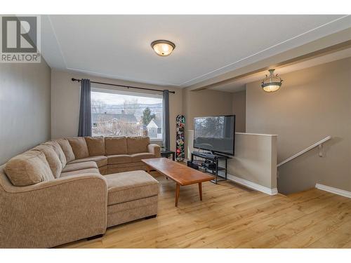 885 Walrod Street, Kelowna, BC - Indoor Photo Showing Living Room
