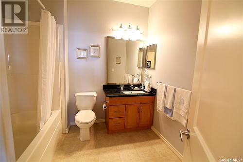 303 2160 Heseltine Road, Regina, SK - Indoor Photo Showing Bathroom