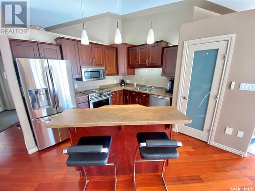 85 Poplar Bay, Yorkton, SK - Indoor Photo Showing Kitchen With Double Sink