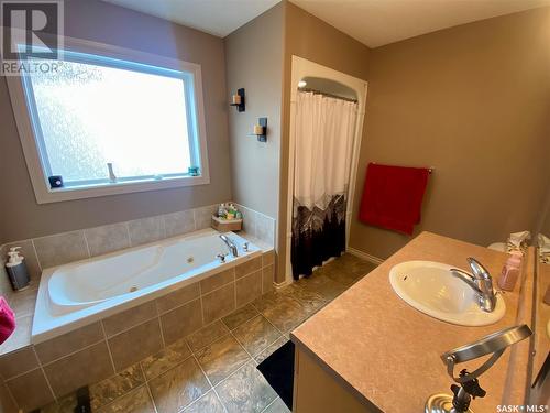 85 Poplar Bay, Yorkton, SK - Indoor Photo Showing Bathroom