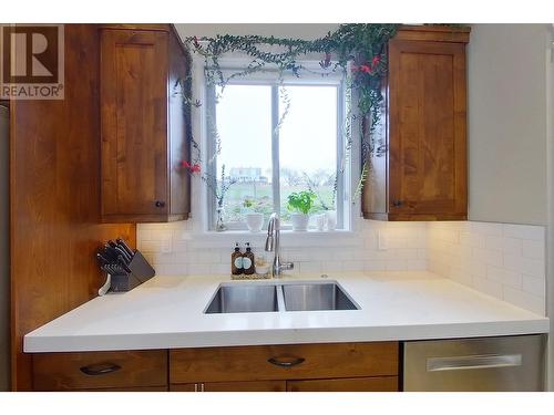 2640 17 Street Ne, Salmon Arm, BC - Indoor Photo Showing Kitchen With Double Sink