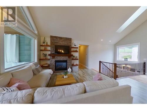 2640 17 Street Ne, Salmon Arm, BC - Indoor Photo Showing Living Room With Fireplace