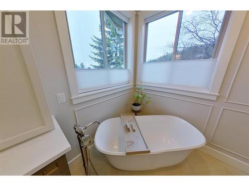 2640 17 Street Ne, Salmon Arm, BC - Indoor Photo Showing Bathroom