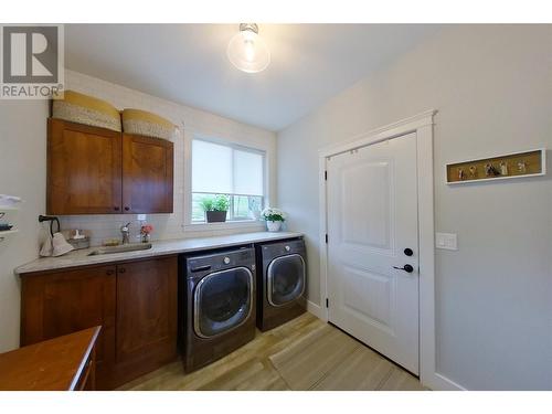 2640 17 Street Ne, Salmon Arm, BC - Indoor Photo Showing Laundry Room