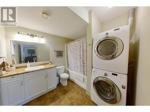 2640 17 Street Ne, Salmon Arm, BC - Indoor Photo Showing Laundry Room