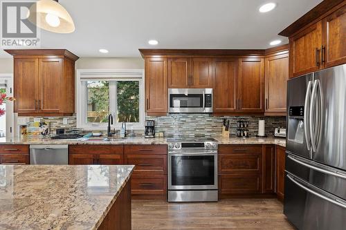 759 Mcclure Road, Kelowna, BC - Indoor Photo Showing Kitchen With Upgraded Kitchen