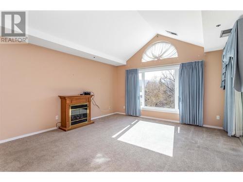 1045 Sutherland Avenue Unit# 301, Kelowna, BC - Indoor With Fireplace